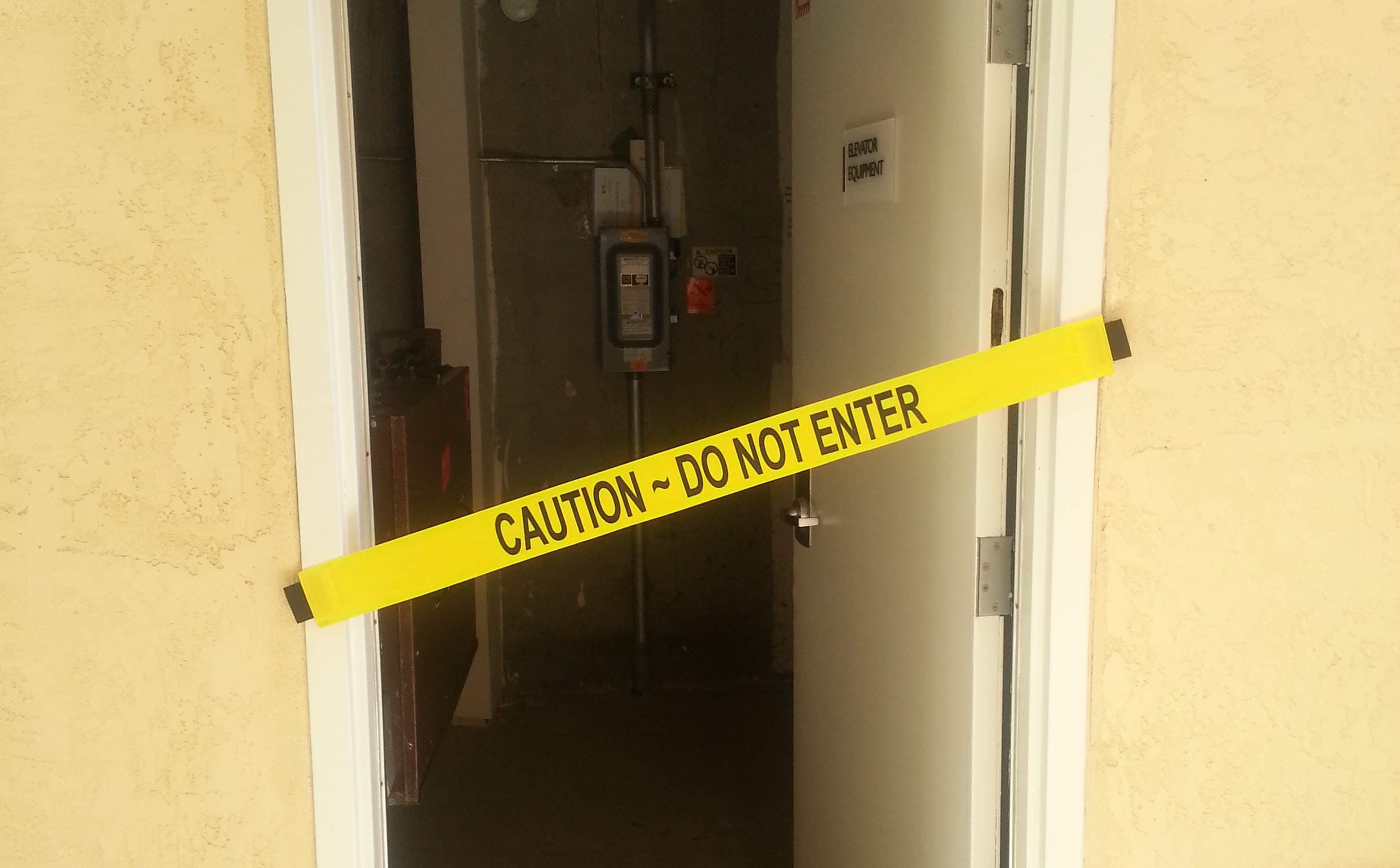 Safety Signs with Magnetic Ends (CAUTION DO NOT ENTER)